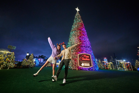 Brought to you by the Hong Kong Tourism Board, the city’s tallest outdoor Christmas tree sits centrestage at the romantic Christmas town in West Kowloon Cultural District harbourfront.