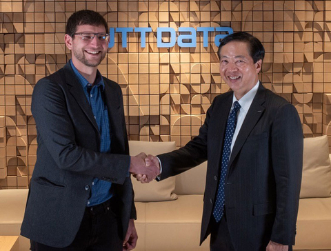 Christopher Thein, CEO of EOI Space (left) and Hidenori Chihara, Executive Vice President of NTT DATA. (Photo: Business Wire)