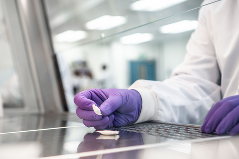 A Velo modern oral product tested in BAT laboratory, Southampton UK (Photo: Business Wire) 