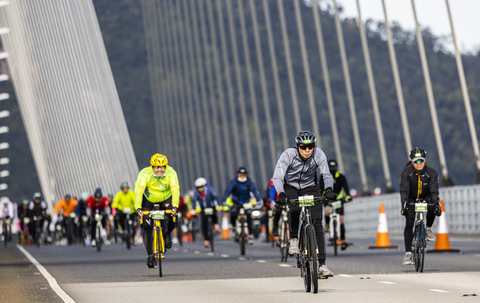 Riders have the exclusive opportunity to dash along signature landmarks and instructures the Hong Kong Cyclothon. (Photo credit: Hong Kong Tourism Board)