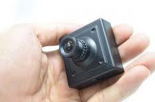 1台迷你高清SDI Eyenix监控摄像机，尺寸：13mmx41mmx41mm（图示：美国商业资讯） 