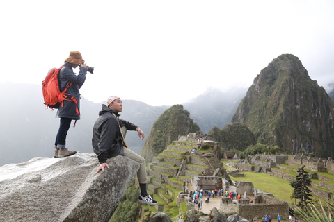 Chinese influencers visiting Machupicchu (Photo: PROMPERÚ).