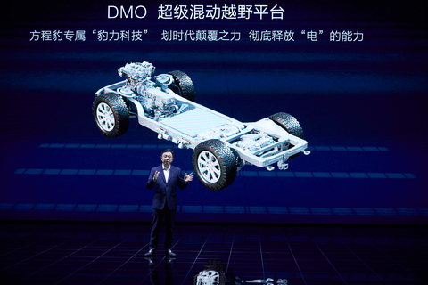 王傳福介紹DMO超級混合動力越野平台（照片：美國商業資訊）