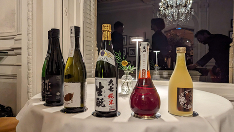 与 Restaurant Saisons 餐厅菜单搭配的六种清酒 （照片：美国商业资讯）