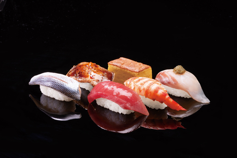 高级寿司套餐:KURA:1800日元(照片:美国商业资讯)
