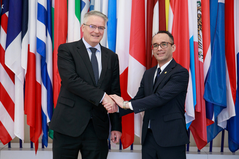 OECD Secretary-General Mathias Cormann (L) and APO Secretary-General Dr. Indra (R) (Photo: Business Wire)