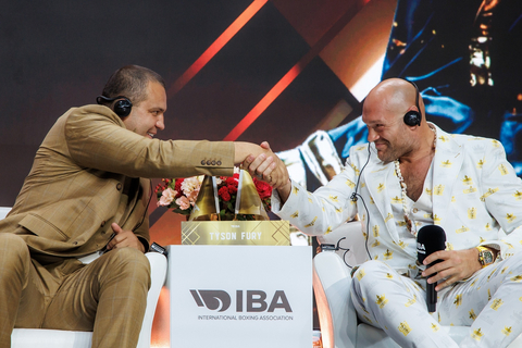 Tyson Fury & Umar Kremlev (Photo: AETOSWire)