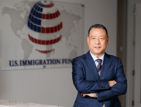 美国移民基金任命 Geoff Li 为中国区管理合伙人。他在EB-5领域拥有超过十多年的丰富经验,成功筹集了数十亿美元的EB-5资金,为全美各地创造了数十万个就业岗位。作为USIF的中国区管理合伙人,他将全面负责公司在中国的战略拓展与投资者关系管理。
