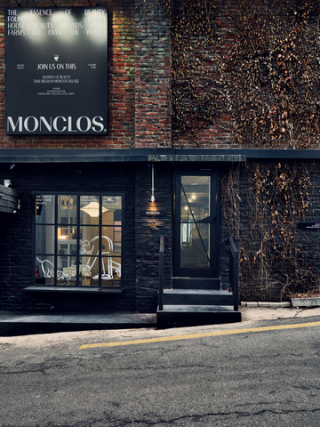 位于汉南洞核心地带的Monclos旗舰店处处浸润着品牌独特的感性美学与身份特质。（照片：Monclos）