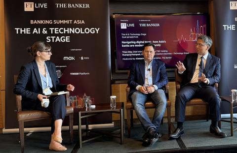 中国信托金控资讯最高主管贾景光(右)今日担任首次在亚洲举办的“Banking Summit Asia 2025”(亚洲区全球银行高峰会)讲者,分享中国信托金控数字创新的反诈成效。/中国信托金控提供