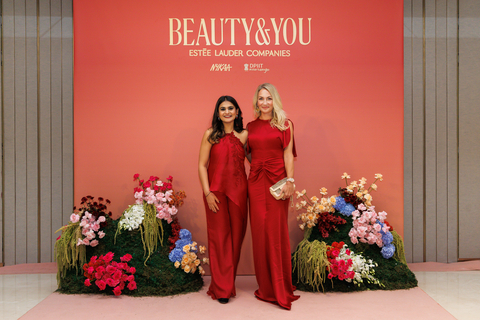 Khanak Gupta, Co-Founder & CEO of Sohrai Beauty and Winner of the Visionary Women’s Award with Nadine Graf, President of EMEA, UK & Ireland, and Emerging Markets at The Estée Lauder Companies at the BEAUTY&YOU India 2025 Awards in Mumbai.