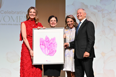 為了表彰其數十年來對女性健康的堅定承諾，Mary Kay Ash Foundation 在 Baylor Scott & White Dallas Foundation 主辦的2025年慶祝女性午餐會上獲得了著名的護理圈獎。 該獎項旨在表彰那些通過宣導、慈善事業和創新在塑造癌症治療未來方面產生深遠影響的人。 自成立以來，該午餐會已籌集了超過4200萬美元，用於資助研究、提前檢測和支持增强癌症婦女和家庭能力的項目。 圖片來源：Kristina Bowman