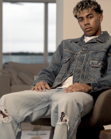 Lamine Yamal为American Eagle拍摄（图片由American Eagle提供）