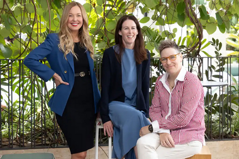 从左至右：Erin McCarthy、Kelly McLennan和Brooke Hedger。