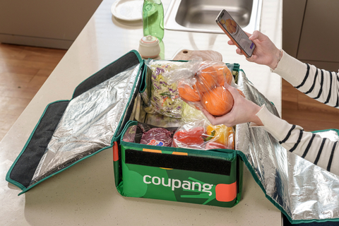 Coupang的零售業務採用機器學習，其系統不間斷即時分析購買趨勢並智慧管理公司遍佈各地的物流中心網絡中數百萬種產品的經銷和庫存。