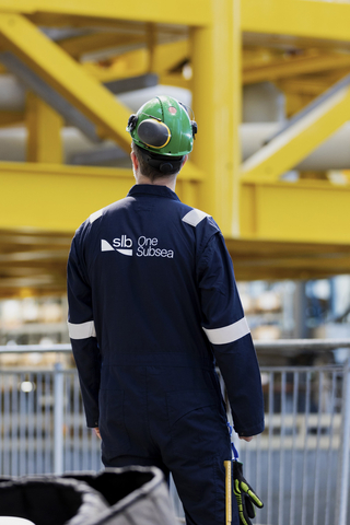 SLB OneSubsea will deliver standardized subsea production technology that includes dual electric submersible pump (ESP), gas lift and gas injection horizontal trees, manifolds, connectors, and control systems, along with installation and commissioning support.