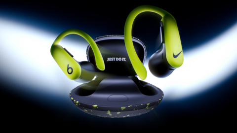 Powerbeats Pro 2 - Nike特别版采用极具辨识度的哑光黑充电盒，并点缀“Volt”荧光飞溅元素，盒盖内侧印有“JUST DO IT”字样。