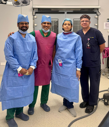 Dr. Vivek Mundada with Medcare multidisciplinary medical team (Photo: AETOSWire)