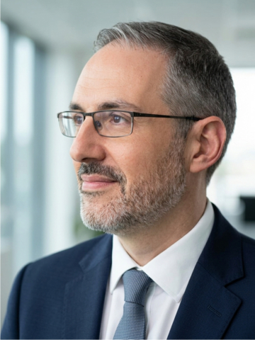 Riccardo Fabbri，Audiencerate Ltd.技術長。Nohup聯合創辦人暨前管理合夥人，該公司於2021及2022年獲《金融時報》評選為歐洲同業領先企業之一，並於2021年8月被Havas Group收購。他現正負責Audiencerate獨立Customer Match基礎設施AI驅動的發展階段。