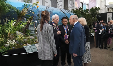 CEA的高级顾问Parke Wright、国王Charles III、王后Camilla和Chu Jianjun博士在2026年RHS切尔西花展上。