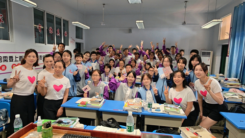 Mary Kay中国为“捡回珍珠计划”提供支持，资助经济落后地区的女生获得能够改变人生的教育机会，打开新可能和美好未来的大门。（照片来源：Mary Kay中国） 