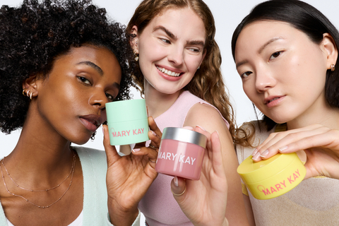 Mary Kay的限量版K-Beauty Texture Edit是一個緊跟趨勢的系列，包含三款韓國製造產品：Mary Kay®融化卸妝膏、Mary Kay®蝸牛凝膠臉部貼片和Mary Kay®膠原保濕凝膠。（圖片來源：Mary Kay Inc.） 