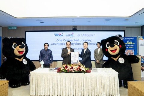 (From left) Mr Mohd Akbal Setia (Head of VM2026 Secretariat and Senior Director, Advertising & Digital Tourism); Mr Mohd Amirul Rizal Abdul Rahim (Director General, Tourism Malaysia); Mr Danny Chung (General Manager of Alipay+ Global Growth Center and Vice President of Ant International); Mr Michael Guo, Alipay+ General Manager of SEA, South Asia and ANZ, Ant International)