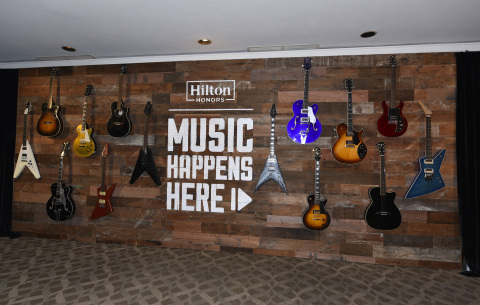 希尔顿推出业界首个综合音乐项目“Music Happens Here”，并奉上OneRepublic荣誉客会会员专享音乐会（照片：美国商业资讯）