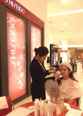 A Shiseido counter in Indonesia (Photo: Business Wire) 