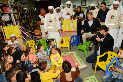 Antonio López-Istúriz with the Children (Photo: AETOSWire)