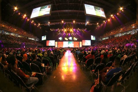 10,000 Herbalife members from across Southeast Asia gathered in Bangkok to learn how to inspire positive nutrition habits and active lifestyles within their local communities.