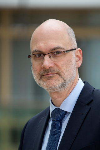 “Time is of essence. If patients can be diagnosed timely and referred to an expert pulmonologist to initiate treatment at the earliest opportunity, we stand a greater chance of making a real difference in the ongoing challenge of managing this devastating disease. We need to raise awareness for IPF and act together to help patients and their families.” Ivan Blanarik, Senior Vice President and Head of Therapeutic Area Respiratory, Boehringer Ingelheim (Photo: Business Wire)