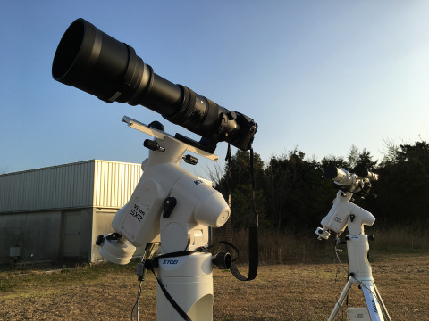 固定在望远镜上用来捕捉壮观瞬间的松下LUMIX GH4摄像机（照片：美国商业资讯） 
