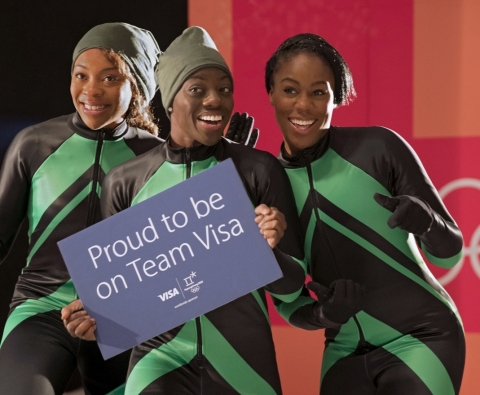 Visa欢迎尼日利亚女子雪橇队加入Visa之队，征战2018平昌冬奥会。从左至右：司闸员Ngozi Onwumere、引航员Seun Adigun及司闸员Akuoma Omeoga。（照片：美国商业资讯）