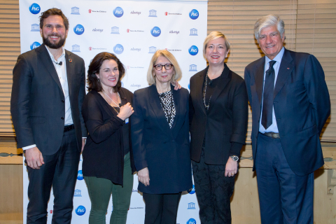 L-R: Lliam Findlay – Policy and Advocacy Adviser to the CEO, Save the Children; Tanya Beckett – Presenter, BBC News; Gülsar Corat – Director of the Division for Gender Equality, UNESCO; Carolyn Tastad – Gender Equality Executive Sponsor, P&G; Maurice Levy – CEO, Publicis Groupe (Photo: Business Wire)