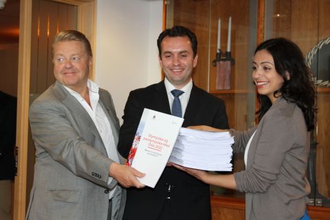 President of the Norwegian Olympic and Paralympic Committee, Mr Børre Rognlien, Mr Stian Berger Røsland, Head of the Oslo City Government and Ms Hadia Tadjik, minister of Culture (Photo: Business Wire)