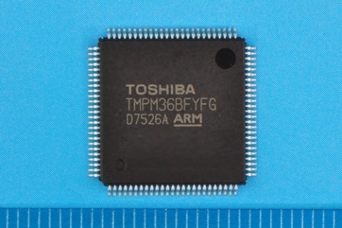 東芝宣布其TXO3系列ARM(R)核心微處理器中新增了最新成員TMPM36BFYFG。新款產品改善了基本性能，功耗降至東芝舊款產品的2/3。該產品將於2013年11月投入量產（照片：美國商業資訊）。