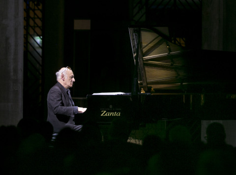 World-renowned composer and pianist Michael Nyman performed a solo concert at T Fondaco dei Tedeschi to help raise funds for those affected by the recent earthquakes in Italy. (Photo: Business Wire)
