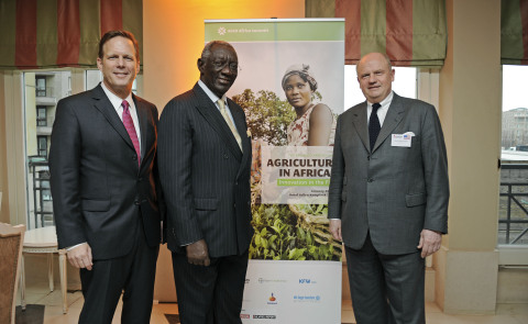 Rob Smith, AGCO Senior Vice President & General Manager Europe, Africa and Middle East, John Agyekum Kufuor, Former President of Ghana & Chairman of The John A. Kufuor Foundation and Martin Richenhagen, AGCO Chairman, President & CEO at the AGCO Africa Summit 2014. (Photo: Business Wire)
