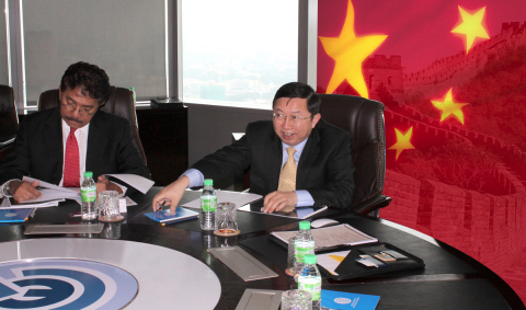 Dr. Xu Ningning and H.E. Tan Sri Abdul Rahman during the Asia Logistics Council Advisory Board Strategy Session. (Photo: Business Wire)